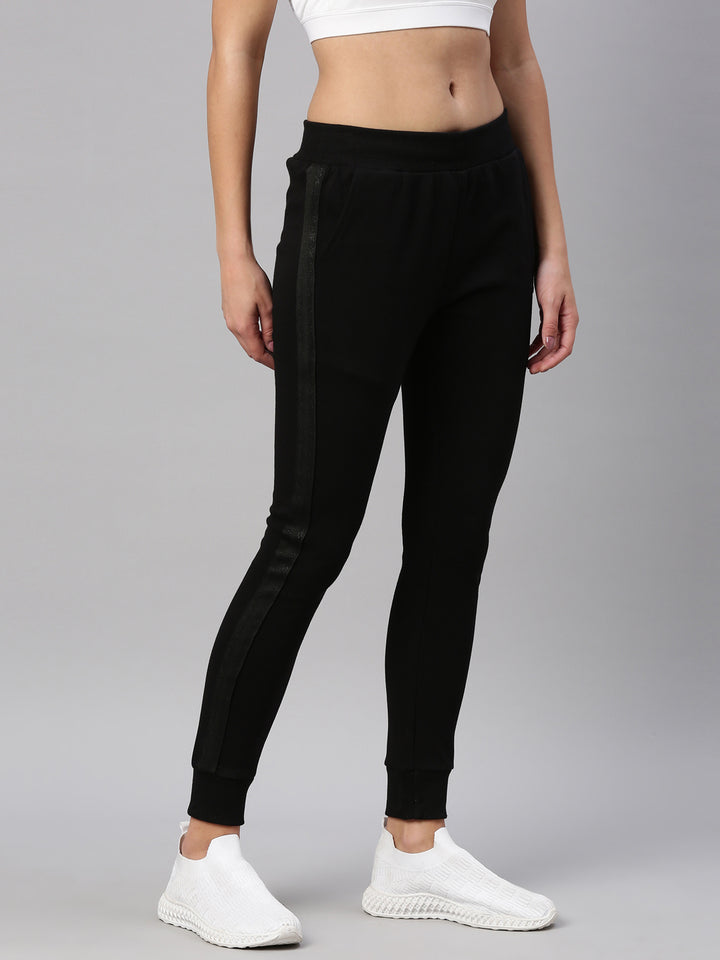 Women's Solid Comfort Fit Jogger